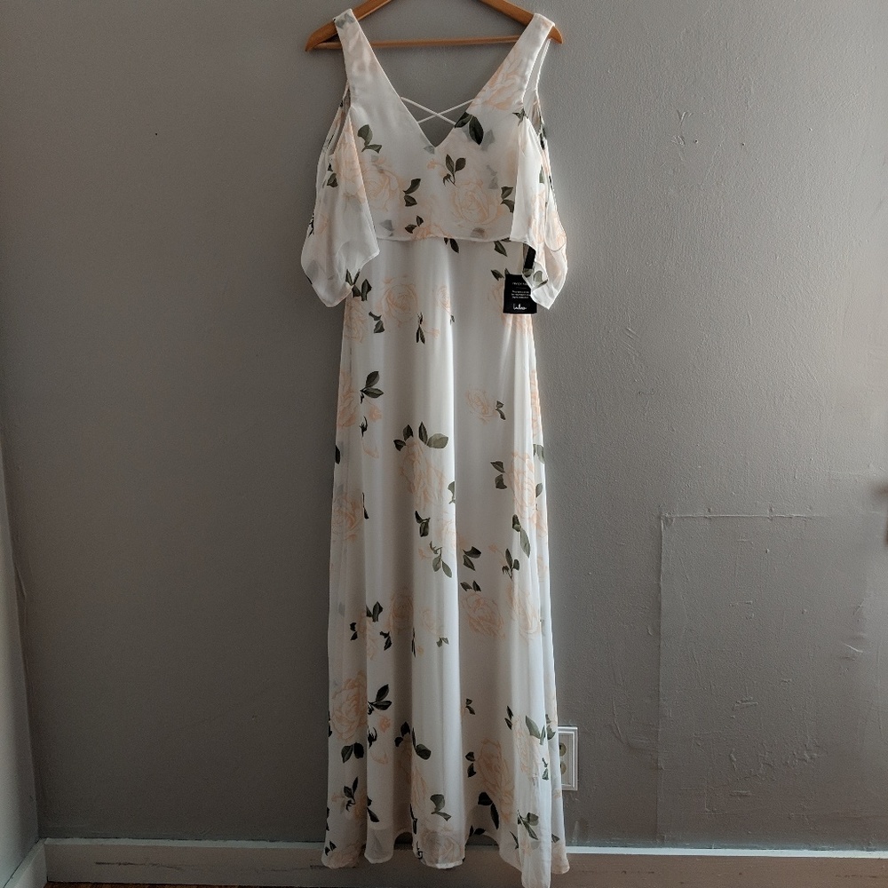 NWT LuLu's White Floral Maxi Dress The Very Though